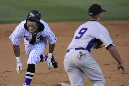 Texans Sweep Wildcats Image