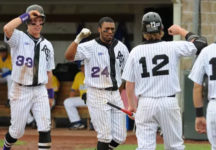 Wildcats roll to 10-2 win Image