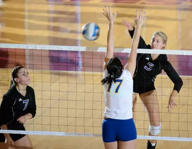 Mock Impressed With Volleyball Team's Dynamics During Two-A-Days Image