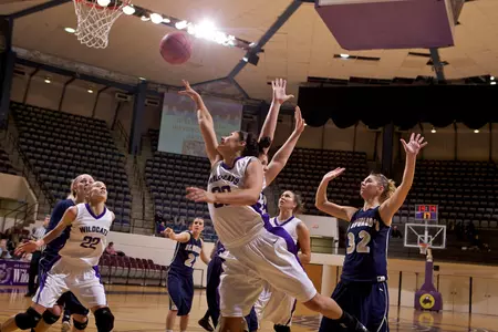 Wildcats fall at Kingsville Image