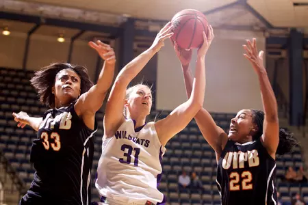 Strong Second-Half Effort Pushes Falcons Past Wildcats, 74-71 Image