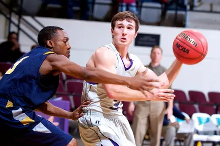 Wildcats Dominate Patriots In 87-42 Victory Image