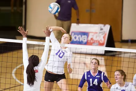 Volleyball falls to Lamar Cardinals at home, 3-0 Image
