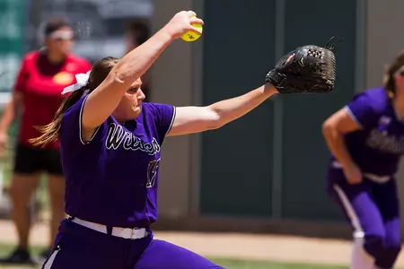 Softball splits Senior Day doubleheader against No. 17 Midwestern State Image