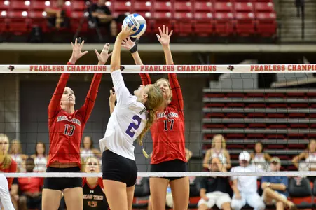 Lobos defend their home court in 3-0 win over Wildcats Image