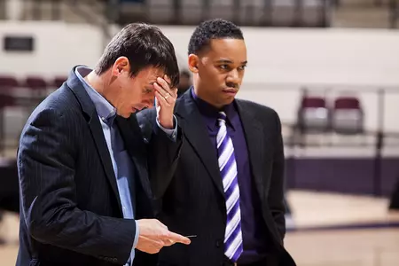 Cardinals break losing streak, deal Wildcats disappointing 65-57 setback Image