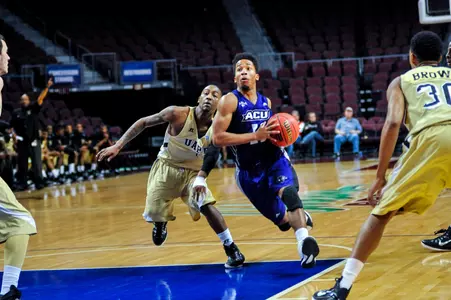 Wildcats' late rally falls short at GCU Image