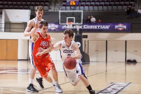 Wentz pours in career-high 27 points to lead Wildcats to 87-81 win Image