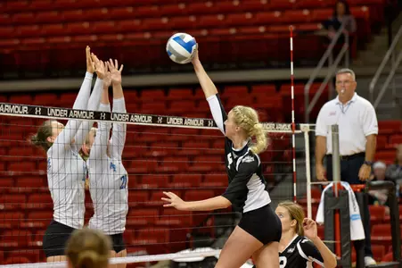 Volleyball starts road trip with 3-2 loss at Incarnate Word Image