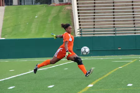 Wildcats pull even with Lions for first place in Southland following 2-1 win Image