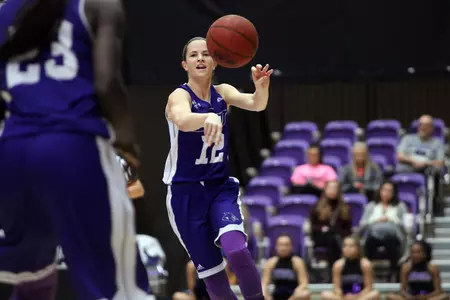 Women’s basketball escapes Nicholls with thrilling 71-68 victory Image