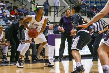 Wildcats fall into fifth-place tie with Islanders Image