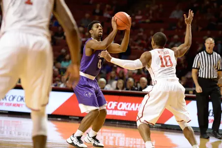 Hornets sting Wildcats in double OT, 88-86 Image