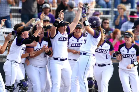 Softball’s two-out rally leads to walk-off win at Texas State Image