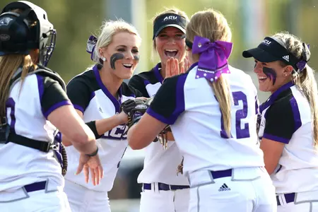 Softball hands McNeese first Southland loss, but misses sweep with extra-inning defeat Image