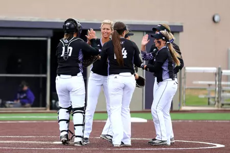 Null tosses CG in softball's 3-1 win at Texas Tech Image