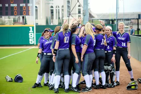 Softball falls to Cardinals and Bison in Arizona Image