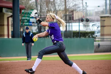 Barnhill homers, Null Ks 5 in split with Islanders, Red Raiders Image