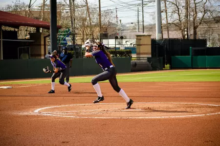 Huff and Holman hobble Hawkeyes in 3-1 win Image