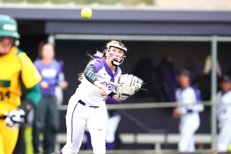 Late-inning rally sets stage for Softball sweep Image