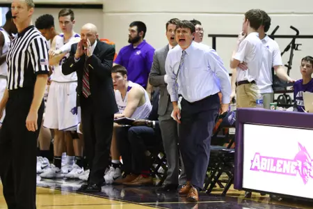 Wildcats fall on the road under flurry of Islander 3's Image