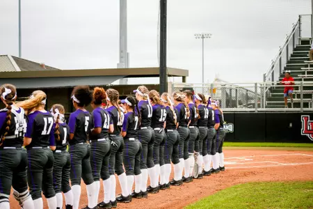 Big Inning Propels Bearkats to Sweep of Wildcats Image