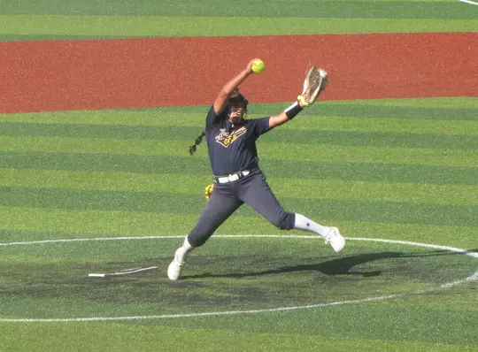 Hannah Benavides pitching