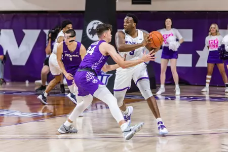 Simmons in a game against UCA in 2020