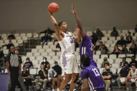 Joe Pleasant shoots the ball against Tarleton