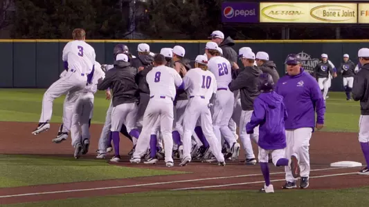 Baseball_UVU_Walkoff