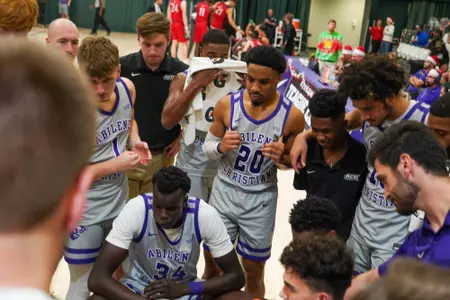 Wildcats MBB huddle during a timeout against UIW