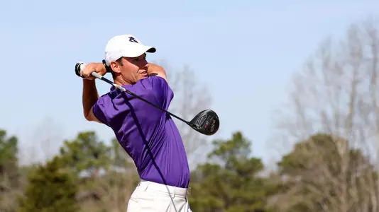 Alex Clouse hits a tee shot at the Pinehurst Intercollegiate