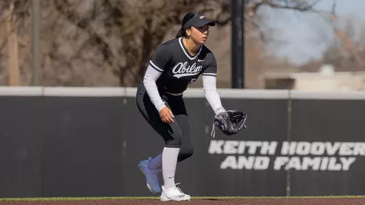 Shaylee Alani plays defense at second base