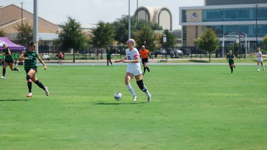 Hannah Gage dribbles the ball vs North Texas