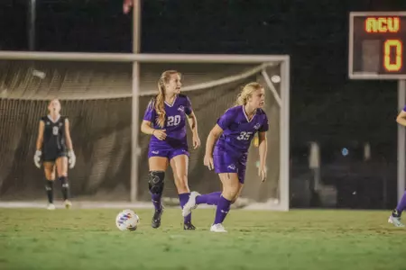 Gracie Kelley and Baylie Simon finding their teammates during possession.