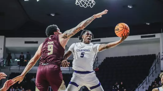 Quion Williams Driving to the Basket