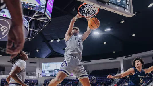 Leo Bettiol Dunking the Ball