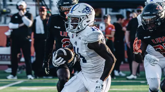 Raydrian Baltrip returns a kick at UIW on September 27, 2025