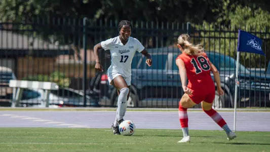 Nia Leslie dribbles the ball in a 4-0 win over Southern Utah at Elmer Gray Stadium on Oct. 5, 2025.