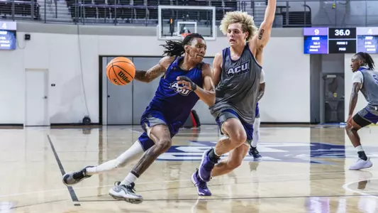 Rich Smith dribbles against Tylan Lewis during a practice in October 2025