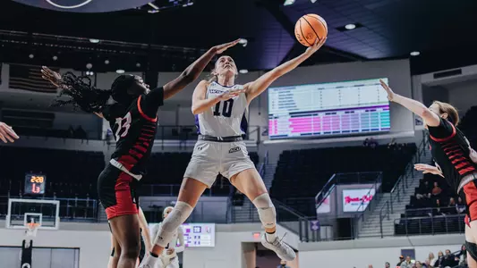 Payton Hull attempts a layup against Seattle U at Moody Coliseum on Jan. 11, 2025.