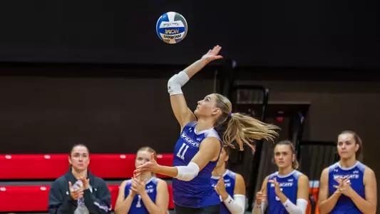 Izabelle Larson serves the ball in a 3-0 win over Texas Southern in Beaumont, Texas on Sept. 19, 2025.