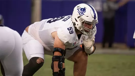 Landon Roaten prepares to block on Sept. 7, 2025