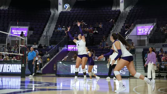 Rachel Koss sets the ball versus Northwestern State at Moody Coliseum on Sept. 3, 2025.