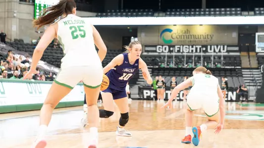 Payton Hull drives toward the basket in ACU's matchup with Utah Valley in Orem, Utah on Jan. 3, 2026.
