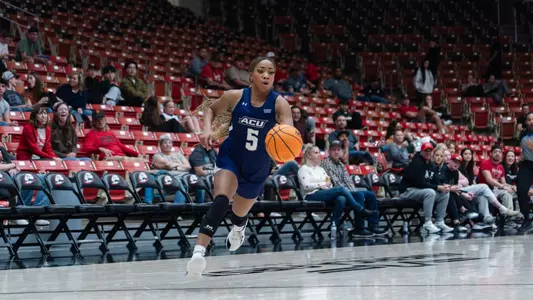 Breanna Davis dribbles across the court in ACU's matchup versus Southern Utah in Cedar City, Utah on Jan. 31, 2026.