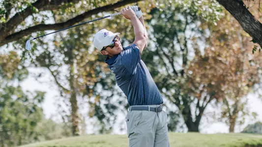 Preston DeFriend takes a swing at an ACU men's golf practice in Abilene, Texas on Sept. 11, 2025.