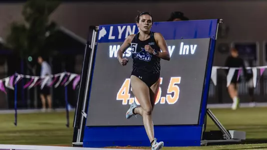 Chloe McLellan runs in the Wes Kittley Invitational on March 20, 2026