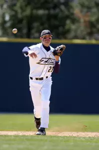 Gold Tops Blue in First Game of World Series Image