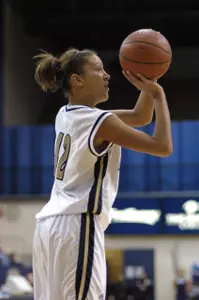 Zips Beat Bearcats, 55-44 Image